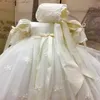 Классные Lace Appliqued Крещение платье для девочек Детских шляпе Jewel шеи Pearls Длинного Крещения платье тафта первой связь Gowns