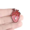 Coeur d'organe humain rouge électrique créatif avec broche d'insigne de broche de commutateur