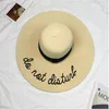 Femmes d'été à large bord ne diaturbent pas le chapeau de soleil chapeau de paille de broderie disquette pliable casquette de plage chapeau de soleil1