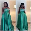 Grön en axel lång brudtärna klänningar 2021 med lysande pärlor A-line Maid of Honor Gowns Party Billiga Vestido de Festa