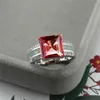 Vintage żeńska tęczowa kryształowy kamień pierścienia urok białe opalowe obrączki dla kobiet słodkie srebrne kolor kwadrat zaręczynowy Ring275U