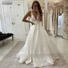 Abiti da sposa principessa con tasche A-Line profondo scollo a V senza schienale Abiti da sposa in pizzo Bottoni in tessuto satinato Boho 2020 Abiti da sposa Dubai