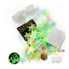 100pcsbag 3cm bagliore in giocattoli scuri Adesivi a stella luminosa divano camera da letto di divani fluorescenti dipinto pvc adesivi in PVC per bambini Room5815590