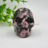 10 sztuk 2 "Wspaniały Naturalny Realistyczny Rhodonite Jasper Kryształ Kryształ Czaszka Master Hand Carving Pink Black Gemstone Fine Art Skull Figurka