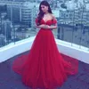 2020 Sexy красных арабского Дубай Пром платье с плеча Кихол Pearls Коротких рукавов тюля Открыть Назад Плюс Размер Знаменитость вечер партия платье