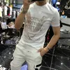 Herr t-shirts nya Mercerized Cotton V-mönster Rhinestone Designer Male Slim Casual Tees Black White Fashion Trend Kort ärm Toppkläder M-4XL