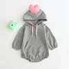 Baby flicka romer hjärta nyfödd tjej jumpsuit stor pocket pojke hooded rompers bomull långärmad bodysuit boutique baby kläder bt4381