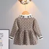 Grande Qualité Bébé Filles Tricoté Princesse Robes Printemps Automne Lettres Imprimé Enfants À Manches Longues Robe Enfants Bowknot Robe 1-6 Ans