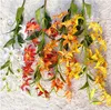 ストリップと葉の造られた花のホームの結婚式の写真セットと装飾的な花シミュレーションユリの小さいユリ