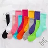 Großhandel Strümpfe Damen Herren 12 Farben Strümpfe Kniestrümpfe Mode Socken Sport Fußball Cheerleader Lange Socken Baumwolle Multi Farben