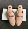 2021 nuevo diseñador de lujo Sandalias de mujer Zapatillas de terciopelo de encaje de verano Princetown Mulas de cuero genuino Mocasines Pisos con hebilla Abejas Patrón de serpiente