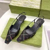 2022 Kvinnors slingback sandaler pump Aria slingback skor presenteras i svart mesh med kristaller glittrande motiv Bakspänne stängning o1GS#