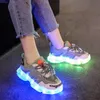 Tamaño 25-35 Niños Carga USB Zapatos casuales brillantes Niños Transpirable LED Light Up Zapatillas de deporte Zapatillas de deporte luminosas unisex para niñas LJ201202
