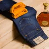 Jeans d'hiver ajustés pour hommes nouvelle marque de vêtements plus velours épais, confortable et chaud jeunesse mode denim jeans ceinture classique 201118