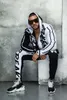 ZOGAA Mens Dressuit Jesień Casual Mężczyźni Strój List Drukuj Z Kapturem Topy i Spodnie 2 Piece Set Streetwear Jogger Garnitury dla mężczyzn 201015