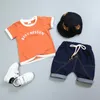 2020 Bebek Yaz Giyim Yürüyor Çocuk Erkek Mektup Baskı 2 Adet Takım Elbise Stil Moda Saf Renk Bebek Giysileri Set Eşofman LJ200916