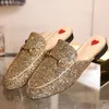 2021 nuevo diseñador de lujo Sandalias de mujer Zapatillas de terciopelo de encaje de verano Princetown Mulas de cuero genuino Mocasines Pisos con hebilla Abejas Patrón de serpiente