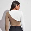 2022 Printemps Nouveau Sexy Contraste Couleur T-shirt à épaules dénudées Couture Haut Slim Bas à manches longues Vêtements pour femmes à la mode H1230