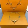 Designer039s new classic V letter bracelet necklace celebrities instagram wind versatile fashion7165135