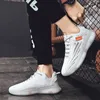 Lätt män Running Shoes Tripe White Blacsk Three Colors Mens Walking Shoes Trainers Zapatos Trend Fashion Chaussures 40-45