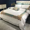 Oriental Broderad Lyxig Egyptisk Bomull Vit Royal Bedding Set Queen King Size Hotel Sängkläder Satser Duvet Cover Bed Sheet Set T200706