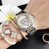 Quartz -handledsur för kvinnor Girl Triangle Crystal Style Matel Steel Band Watch 24177p