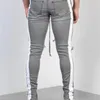 Moda streetwear hombres jeans gris flaco masculino rasgado jeans lado grabado homme hip hop pantalones de mezclilla 201123