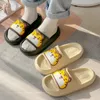 Sandales et pantoufles de dessin animé pour la maison en été, pantoufles mignonnes antidérapantes à semelles épaisses pour femmes, sandales de bain pour Couples