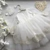 Robes de baptême mignonnes pour bébés filles avec bandeau en dentelle appliquée perles col bijou longue robe de baptême en tulle robes de première communication