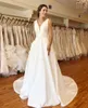 Billigaste A-Line Bröllopsklänningar Elegant V-Neck Vit Elfenben Satin Vestido de Novia 2021 Backless Wedding Gowns Chapel Train