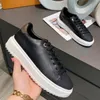 2021 Toppkvalitet Kvinnor Casual Skor Designer Skor Mode Märke Män Sneakers Prägling Cowhide Utomhus Flat Skor Storlek 34-45 med låda