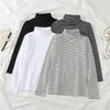 القمصان النسائية الكورية harajuku أنثى الطالبة غير الرسمية تي شيرت شريط الربيع ضئيلة قميص أسود tird طويل الأكمام أبيض أعلى 220307
