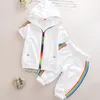 Ny mode sommar barn pojke tjejer kläder sportkläder kortärmad färgglada dragkedja hooded kläder set för baby barn outfit set