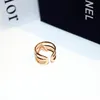 Nieuwe super sprankelende zirconia diamant mode luxe designer letter V wijd open geometrische ring voor dames girls205a