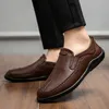 Uomo New Spring Autumn Fashion Scarpe casual cucite a mano Hombre Mocassini con suola morbida Mocassini Uomo Slip-on Leisure Young Driving Shoes