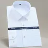 Camisa de vestir básica de rayas elásticas sin hierro clásicas para hombres Camisa de un solo bolsillo de parche de negocios de manga larga de ajuste estándar Camisas de fácil cuidado LJ200925