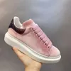 le scarpe sportive da donna in velluto con fondo ampio e spesso lanciate in autunno e inverno possono aggiungere un senso di lusso sportivo al giorno MKJKK0002