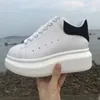 2021 Velvet Black Mens Damskie Chaussures Buty Piękna Platforma Casual Trampki 3M Projektanci Buty Skórzane Kolory Solid Sukienka But