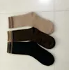 Frauen Brief Drucken Socken Mix Farbe Atmungsaktive Baumwolle Socken Mode Strumpfwaren Geschenk für Liebe Freundin Großhandelspreis