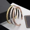 Europe Amérique Nouveau Style Lady Femmes Titane Acier Gravé C Initiales Plaid Réglage Diamant Ouvert Bracelet Bracelets 3 Color272k