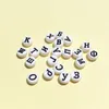 Großhandel Acryl Russische Buchstaben Perlen 4 * 7 MM Flache Runde Münzform Weiß mit Schwarzem Druck Kunststoff Alphabet Anfangsperle Y200730