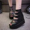 Летняя черная плоская платформа Gothic Gladianor Sandals Женский Клиновый каблук Peep Toe Light Толстая подошва Гот Рим Обувь Дамы Whosale1