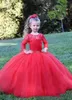 Prinzessinnen-Blumenmädchenkleider, transparent, mit Juwelenausschnitt, Illusion, lange Ärmel, rote Spitze, Tüll, bodenlang, Blumenmädchen-Festzug-Kleider mit Kristallen