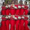 2021安いアフリカのサテンの赤い花嫁介添人のドレスマーメイドスパゲッティストラップオフショルダーの長い床の長さ結婚式のゲストドレスパーティーガウン