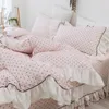 Luxury Princess Style 100% Bomull Sängkläder Ställ Ruffles Duvet Cover Black Dot Bed Sheet / Linne Pillowcases 4pcs för flickor säng uppsättning t200706