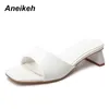 Aneikeh Sexy Mules Middle Heel Slippers Mulheres Square Open Toe Strange High High Heel Beach Slides Verão Mules Vestido Bombas Tamanho 41 42 x 1020