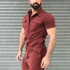2022 Yaz Erkekler Rahat Katı Uzun Tulum Moda Kısa Kollu Turndown Tulum Tulum Bahar Erkek Retro Romper Streetwear G1222