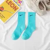 Chaussettes de sport à tube moyen Whole Macaron pour hommes et femmes222H