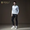 Pinli Hiver Nouveau Discount Liquidation Slim Élastique Col V Solide Pulls Mode Haute Qualité Casual Hommes Pull À Manches Longues 201026