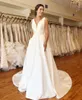 Najtańsze sukienki ślubne A-Line Elegancka V-Neck White Ivory Satin Vestido De Novia 2021 Backless Wedding Suknie Kaplicy